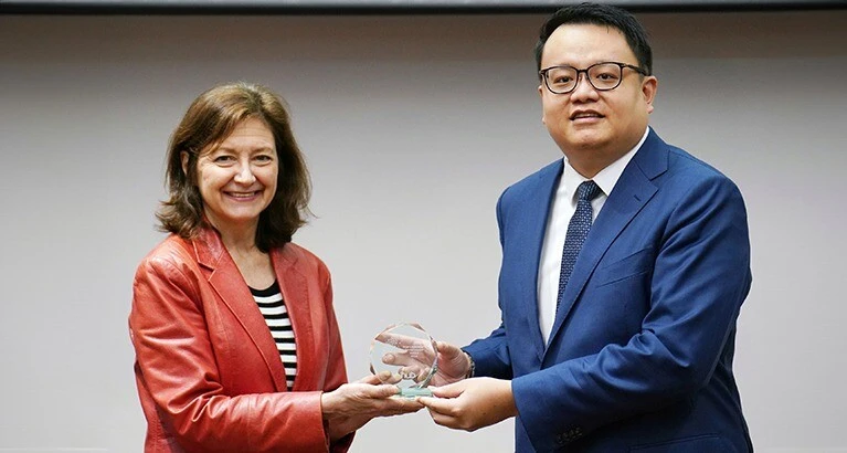 Vice-Chancellor Professor Deborah Prentice presenting the Social Impact Award to Ming Hong Choi at a ceremony on 30 April.